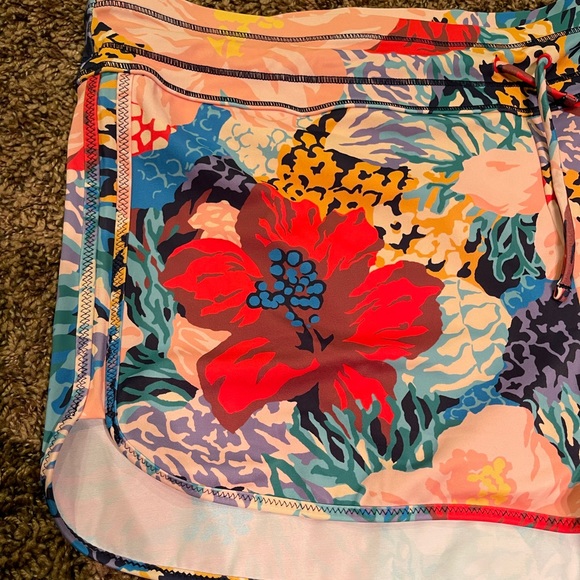 NWOT Athleta Surge Printed Short Extra Large XL Blue/Red/Coral - Picture 7 of 10